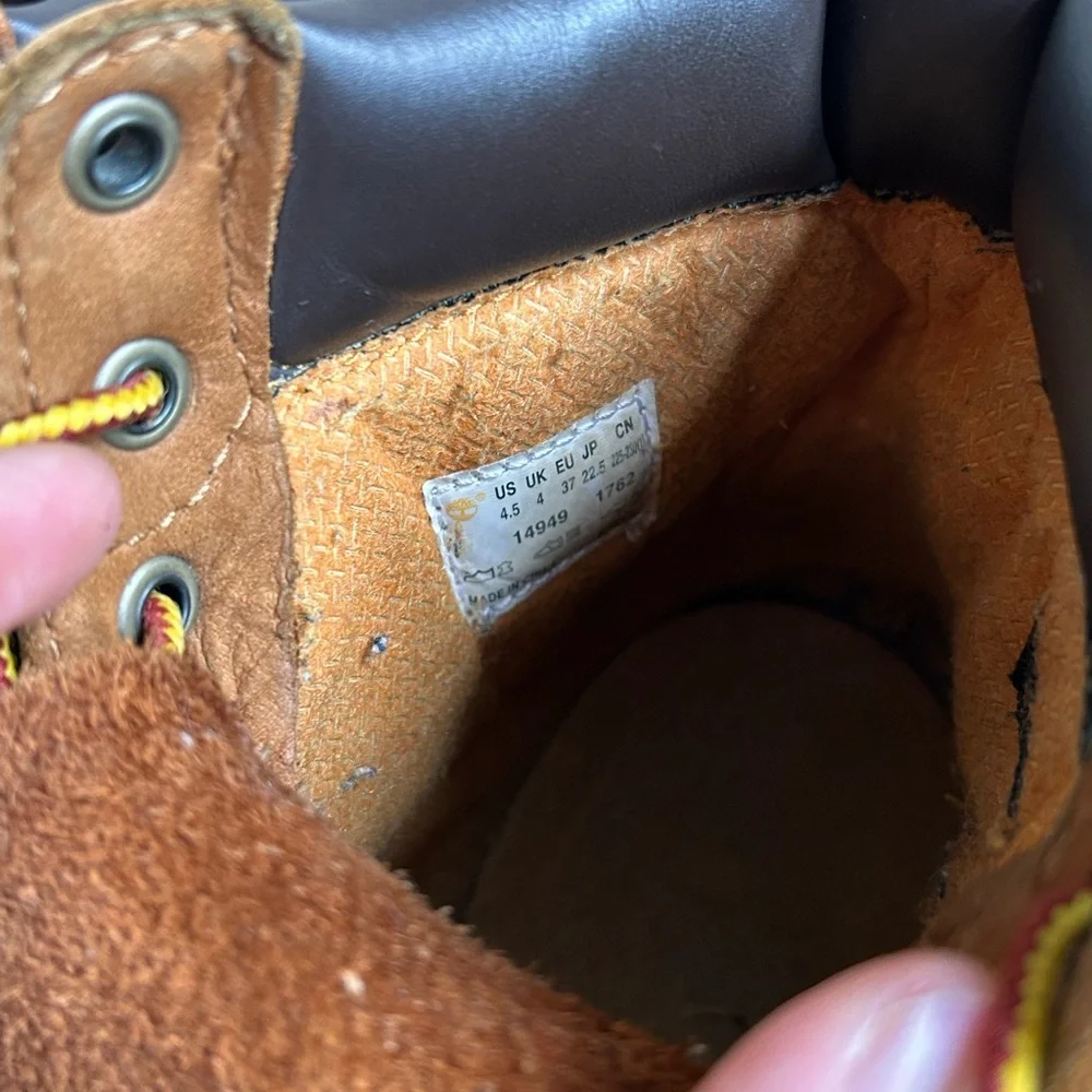 Junior Timberland 6” classic leather boots